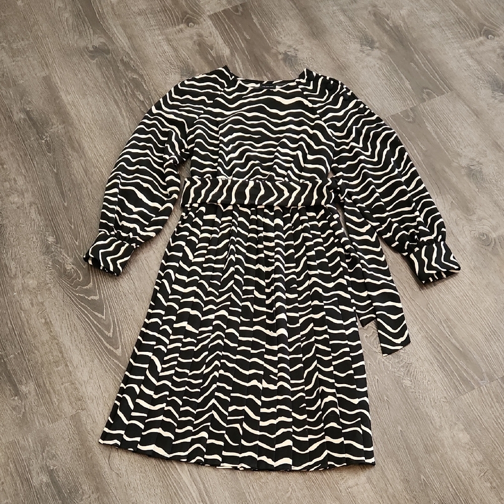 Who What Wear Black and White Sheath Dress with Bishop Sleeves